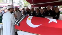 Usta Oyuncu Bülent Kayabaş Son Yolculuğuna Uğurlanıyor