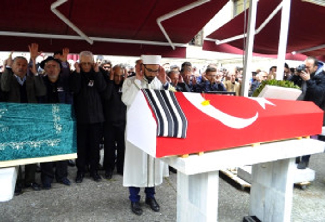 Usta Oyuncu Bülent Kayabaş Son Yolculuğuna Uğurlandı