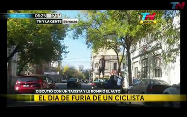 Un cycliste pète un cable et détruit le taxi qui l'a renversé