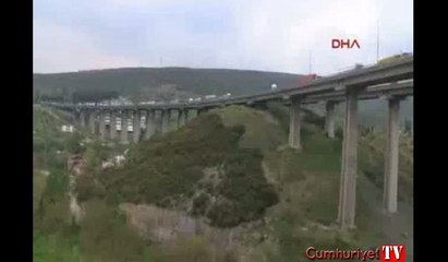 TIR viyadükten uçtu, sürücü öldü