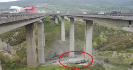 Çimento Yüklü Tır, Tem Otoyolundan Aşağıya Uçtu