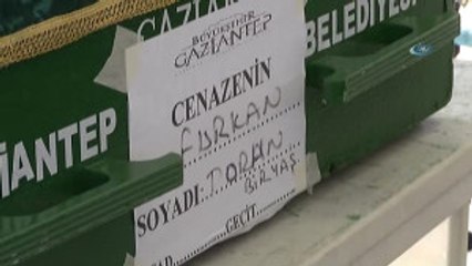 Kazada Ölen Baba ve İki Çocuğu Yan Yana Defnedildi