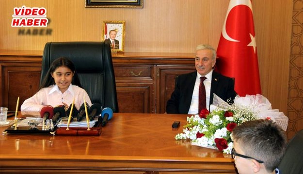 (21 NİSAN 2017) 23 NİSAN ULUSAL EGEMENLİK VE ÇOCUK BAYRAMI MİNİK YÜREKLER VALİ AMCA’NIN MAKAMINDA