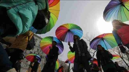 Rusia recibe a la primavera con un colorido desfile