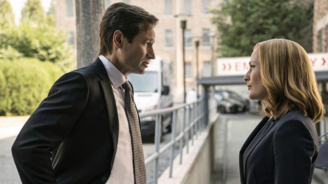 'The X-Files' to Return Again for 10 New Episodes at Fox | THR News