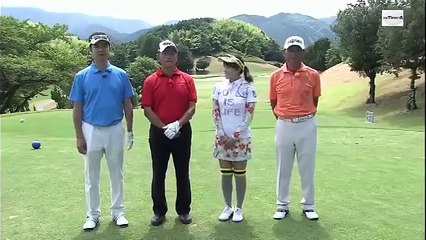 ゴルフ対決　プロゴルファー高橋勝成　左足下がりからのショートアプローチ