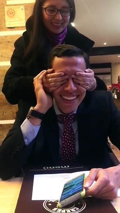 Elle surprend son copain à l'autre bout du monde !