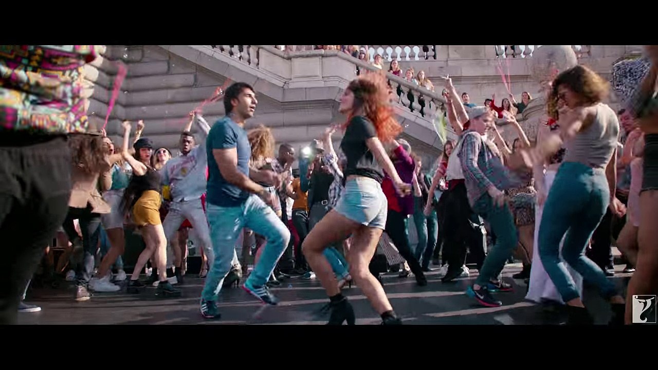 Nashe Si Chadh Gayi Song - Befikre - Ranveer Singh - Vaani Kapoor - Arijit Singh - YouTube