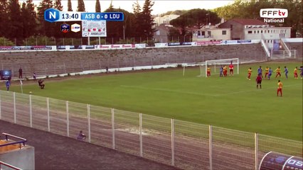 Cassara repousse des 2 poings