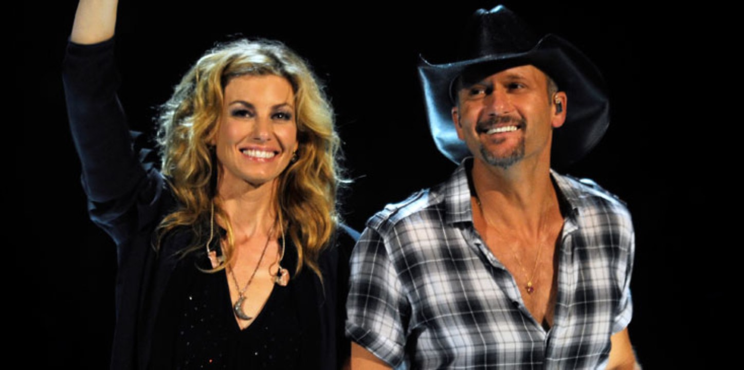 Faith Hill & Tim McGraw Interrupt Their Own Concert For On-Stage Gender Reveal!
