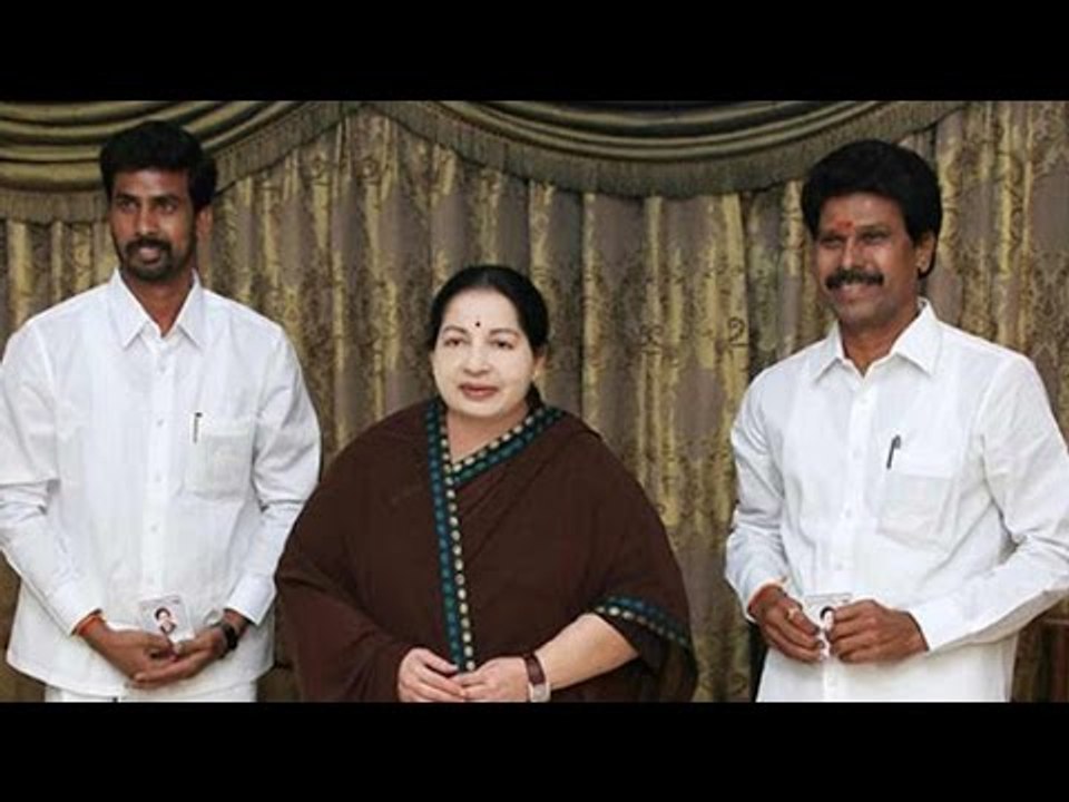 DMK functionaries Vijayakumari & Kanmani joins AIADMK | Oneindia News