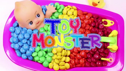 Finger Song Nursery Rhymes Learn Colors Baby Doll Bath Time With m&m Chocolate Candy For Kids-8SQd1A4twZ4