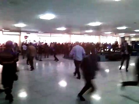 Gritos, correria e vidros quebrados na invasão do Congresso