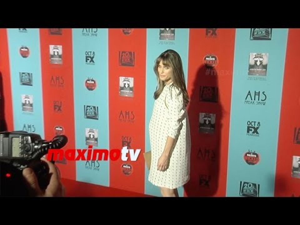 Amanda Peet Pregnant | American Horror Story Freak Show PREMIERE | Red Carpet