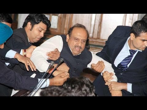 BJP MLA Vijender Gupta stands on Delhi Assembly bench | Oneindia News