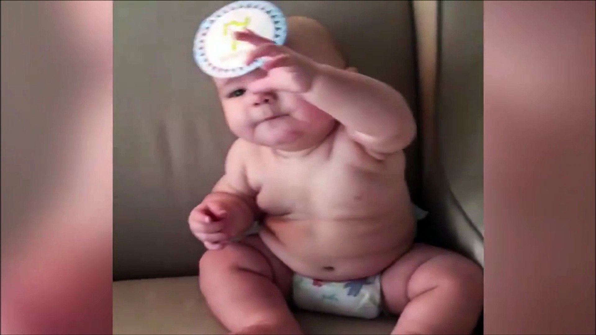 Mais Comment Ce Truc Est Arrive Sur Ma Tete Trop Chou Le Bebe Video Dailymotion