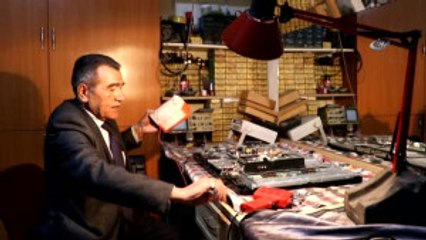 43 Yıldır Takım Elbisesiyle Televizyon Tamir Ediyor