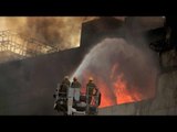 Colaba Causeway fire, tenders rushed to spot | Oneindia News