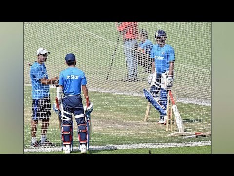 BCCI looking for Hindi speaking coach for Indian cricket team | Oneindia News