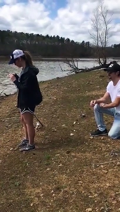 Quand tu dois aller pecher ta bague pour une demande en mariage en mode pecheur