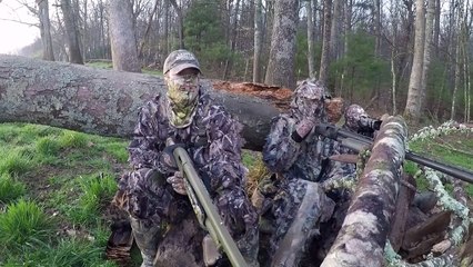 Ce chasseur un peu trop camouflé se fait tirer dessus par erreur