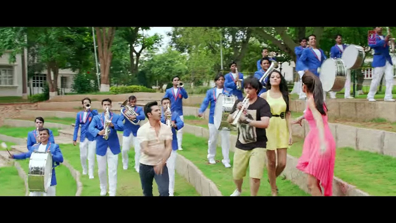 Palat Tera Hero Idhar Hai (Full Video) Song Main Tera Hero - Arijit Singh - Varun Dhawan - YouTube
