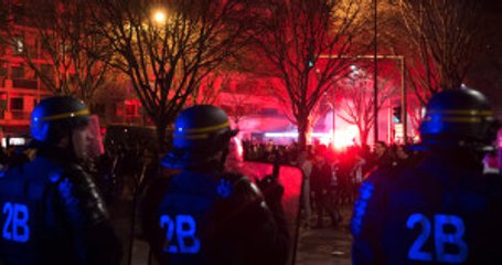 Fransa'da Le Pen'in İkinci Tura Kalmasını Protesto Edenler Sokağa Çıktı