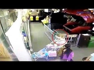 CCTV footage of Transgender trying to steal baby in Pacific Mall, Watch here| Oneindia News