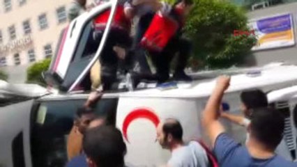 Adana'da Ambulansa 3 Otomobile Çarptı 4 Yaralı -2