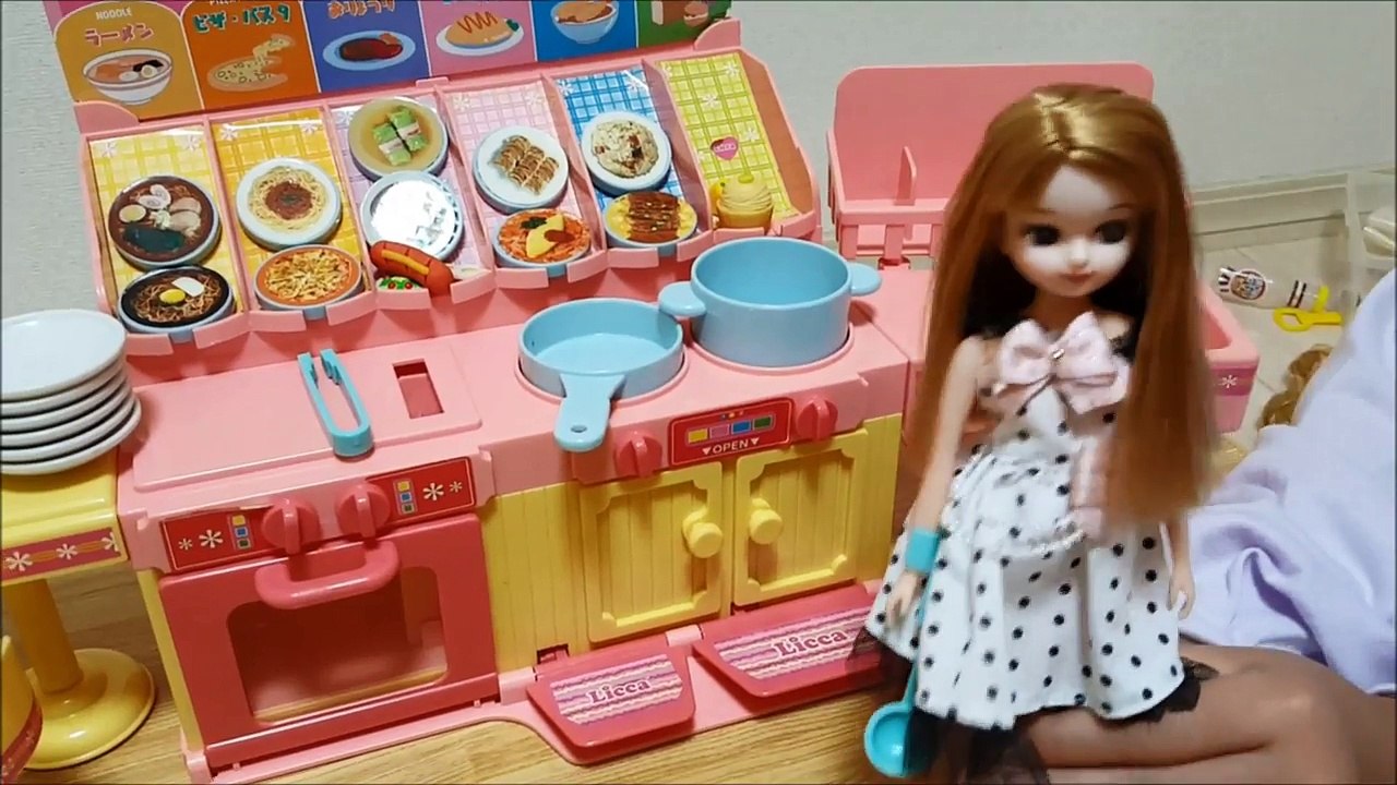 リカちゃん チンしてキッチン どんどんお料理作ろうね ミキちゃん マキちゃん 食べに来たよ L...