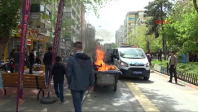 Diyarbakır'da, Zabıtaya Kızan Seyyar Satıcı, Ekmek Teknesini Yaktı