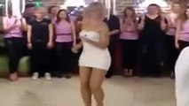 Jefa Sorprende a sus Empleados con este Baile!