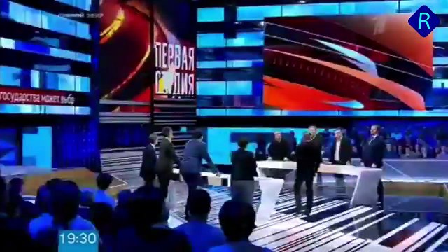 На головному федеральному каналі РФ, політолога примушували їсти г * вно, через фейковий твіти