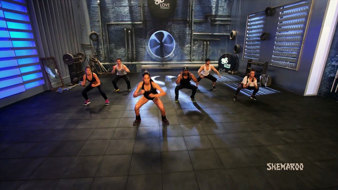 30 Min Fat Burning Cardio Workout - Bipasha Basu Unleash 'Full Routine' - Full Body Workout_33