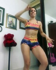 Mientras otros la acaban mira como ella lo disfruta.