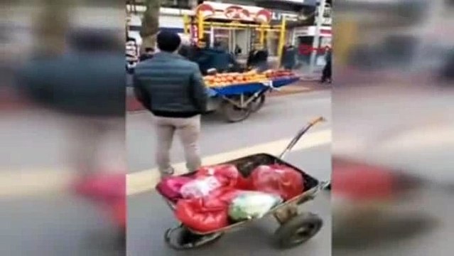 BURASI DİYARBAKIR !! ZABITA TERÖRÜ !! SEYYAR SATICI DAYANAMAYIP EKMEK TEKNESİNİ ATEŞE VERİYOR !!