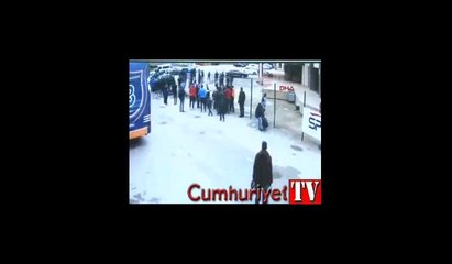 Başakşehirli futbolcuların gazetecilere saldırı anı