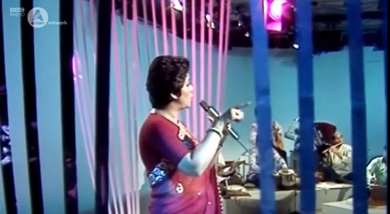 Runa Laila - Bondhu Tin Din Tor Bari