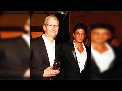 Apple CEO Tim Cook enjoying dinner at Shah Rukh Khan's bungalow, Watch video | Oneindia News