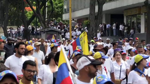 Oposición marcha en silencio tras ola de disturbios en Venezuela