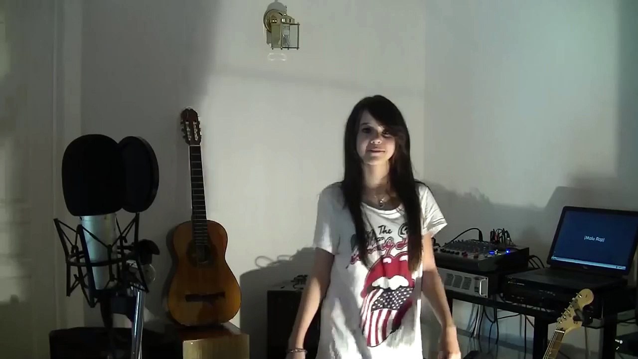 Girl Singing Rihanna!! Impresses!!  Menina Cantando Rihanna!!