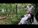 PM Modi spends quality time with mother at 7RCR, shares pictures | Oneindia News