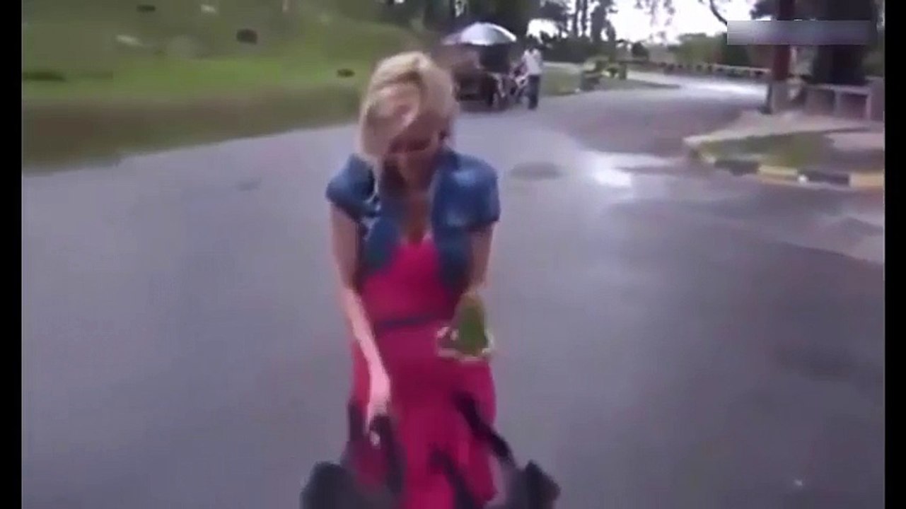 The most funny video clip 2016 - Monkey attack tourists - Monkey Attack Woman