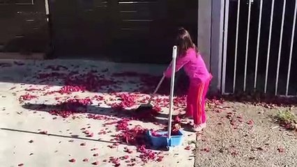 Cuando tu hermano pequeño quiere ayudar y el resultado no es el esperado