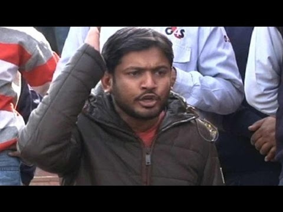 Kanhaiya Kumar calls off hunger strike, admitted to AIIMS| Oneindia News