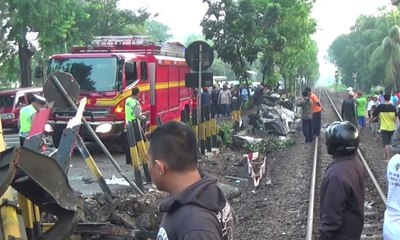 Minibus Terobos Palang Perlintas KA, 3 Korban Tewas