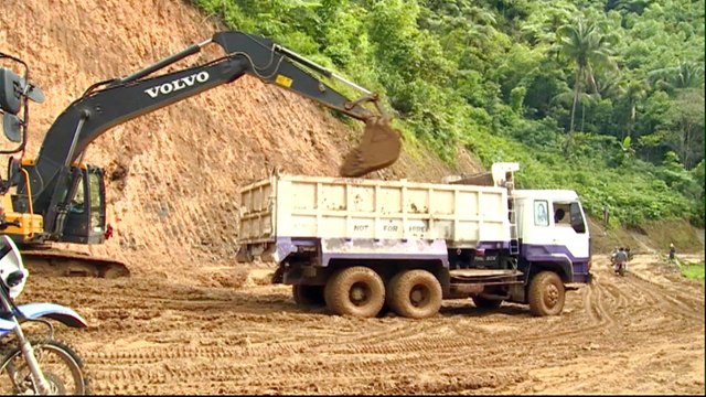 Philippines shuts down mining operations