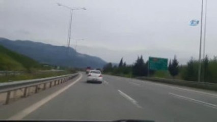 Çevre Yolunda Ölüme Meydan Okuyan Motosikletçi Kamerada