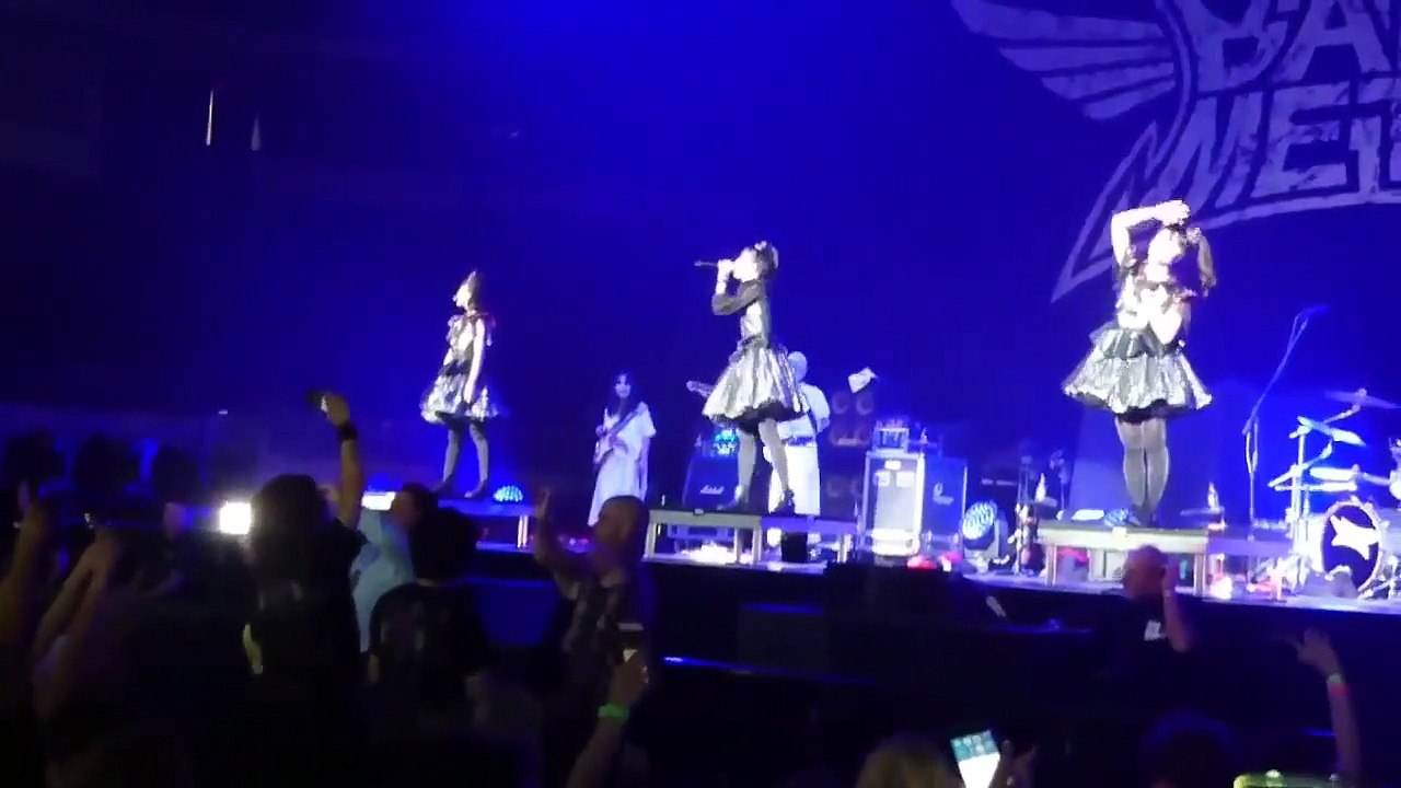 April 22 2017 BABYMETAL SU-METAL  Take your phones out  [Verizon Arena] North Little Rock, AR
