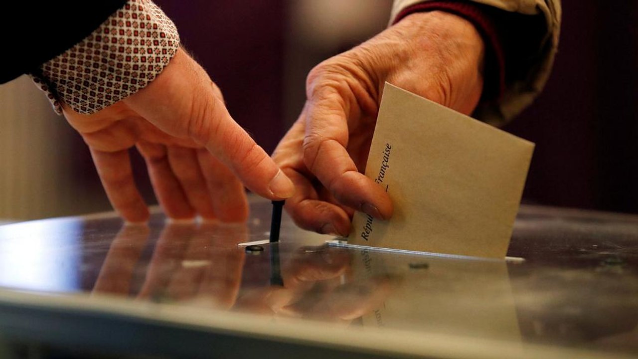 Άνοιξαν οι κάλπες στη Γαλλία - Δρακόντεια τα μέτρα ασφαλείας